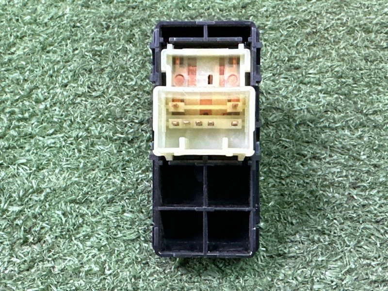 Кнопка стеклоподъемника Kia Cerato 4 2021 BD