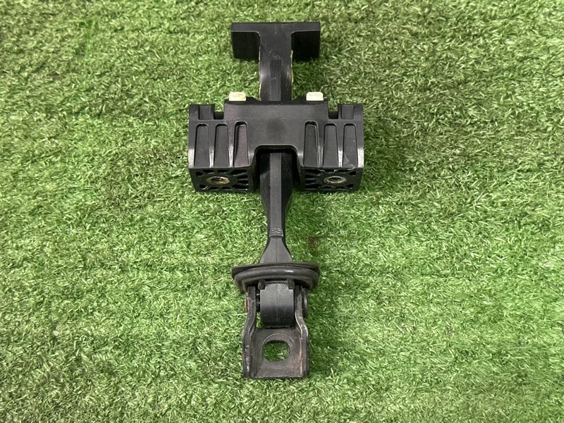 Ограничитель двери Skoda Fabia 2