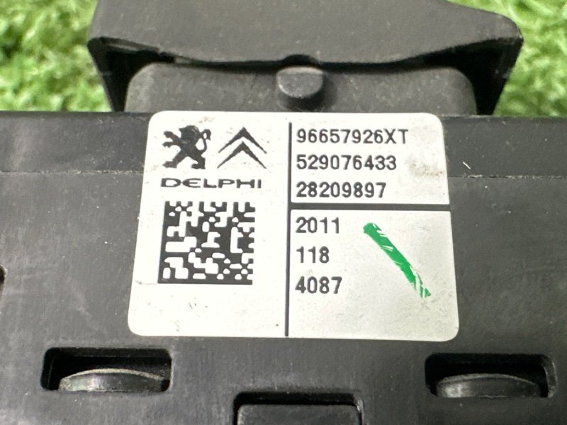 Кнопка стеклоподъемника Citroen C 4