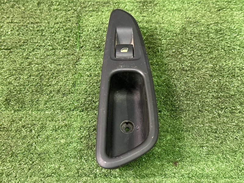 Кнопка стеклоподъемника Peugeot 308