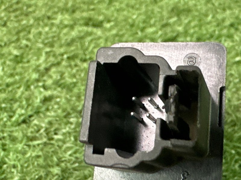 Кнопка стеклоподъемника Peugeot 407