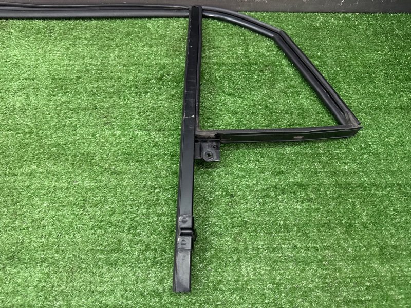 Уплотнитель стекла направляющий Hyundai Creta 2017 GS