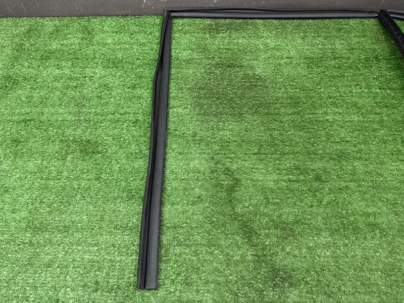 Уплотнитель стекла направляющий Hyundai Creta 2017 GS