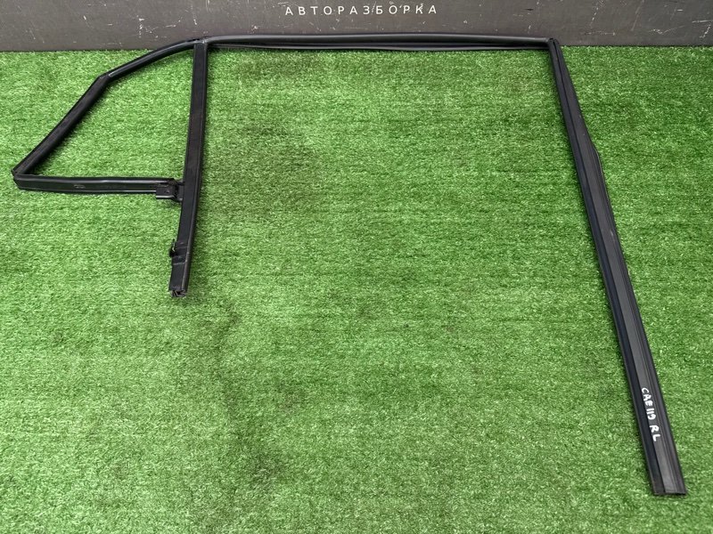 Уплотнитель стекла направляющий Hyundai Creta 2017 GS