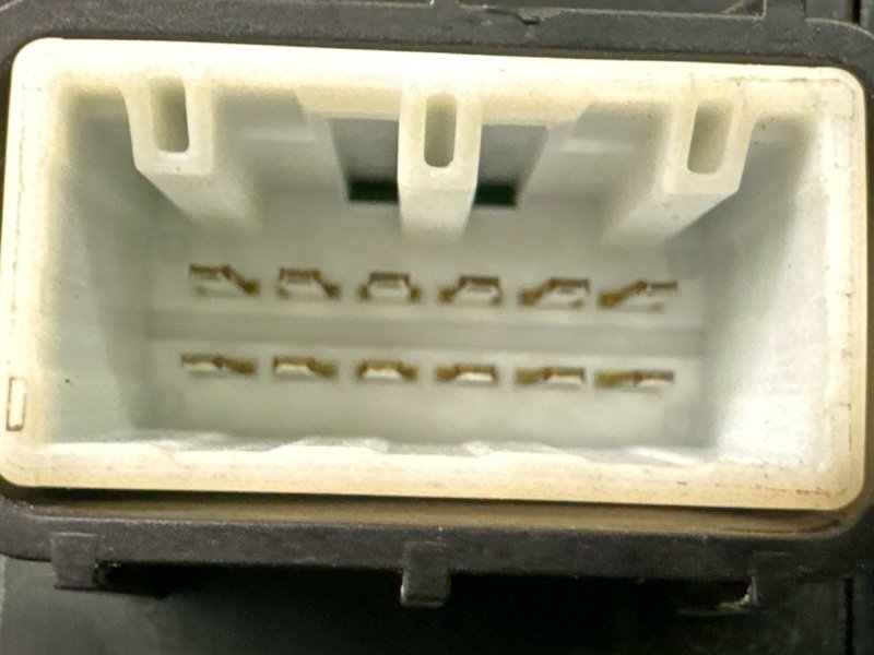 Кнопка стеклоподъемника Hyundai Creta 2017 GS