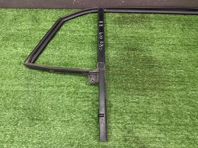 Уплотнитель стекла направляющий Hyundai Creta 2017 GS