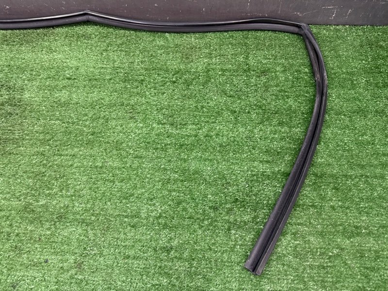 Уплотнитель стекла направляющий Hyundai Creta 2017 GS