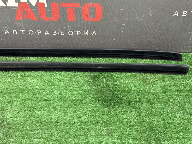 Уплотнитель стекла(бархотка) внутренний Hyundai Solaris 1 2013 RB
