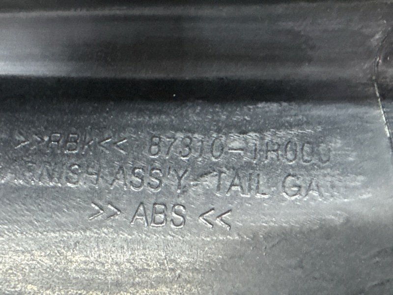 Молдинг крышки багажника Hyundai Solaris 1 2013 RB