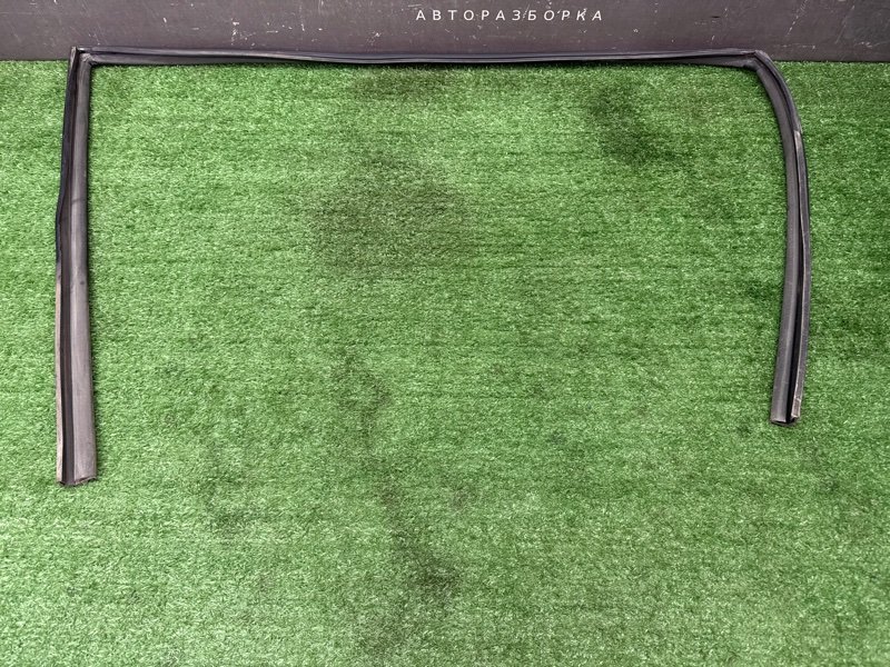 Уплотнитель стекла направляющий Hyundai Solaris 1 2013 RB