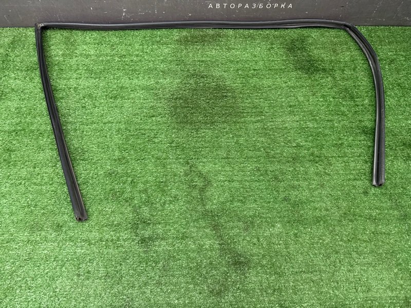 Уплотнитель стекла направляющий Hyundai Solaris 1 2013 RB