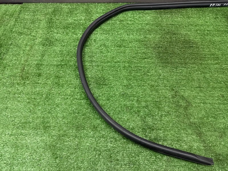 Уплотнитель проема двери Hyundai Solaris 1 2013 RB