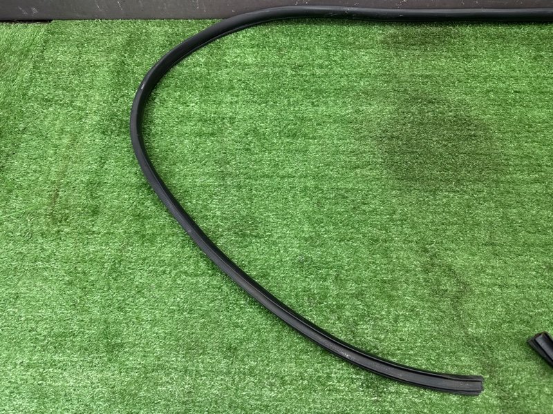 Уплотнитель проема двери Hyundai Solaris 1 2013 RB