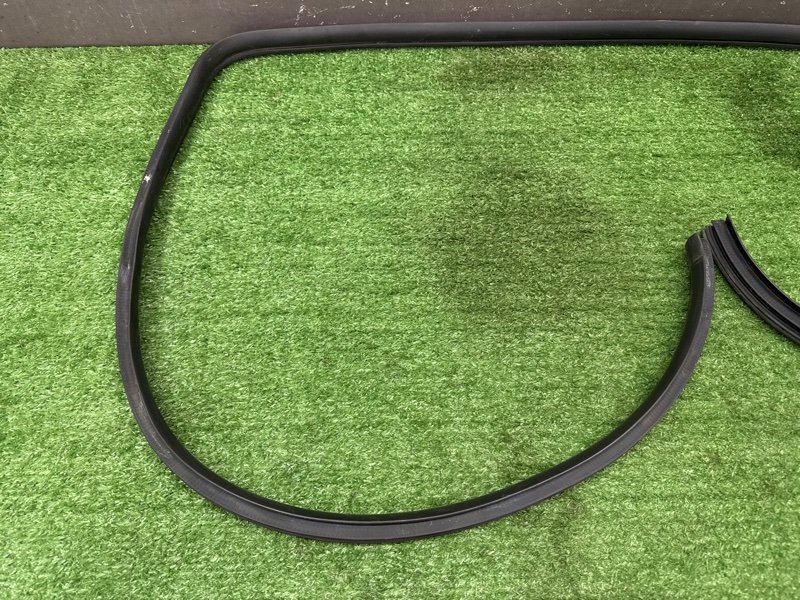 Уплотнитель проема двери Hyundai Solaris 1 2013 RB