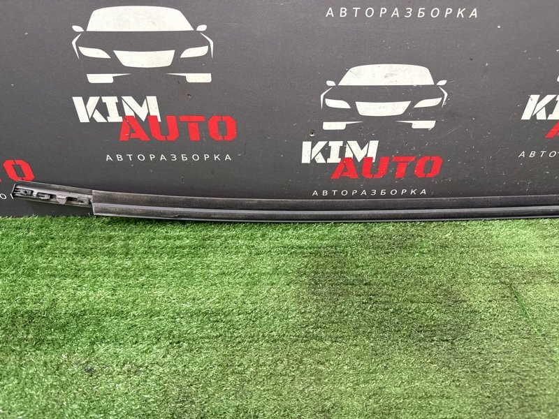 Уплотнитель стекла наружный (Бархотка) Hyundai Solaris 1 2013 RB