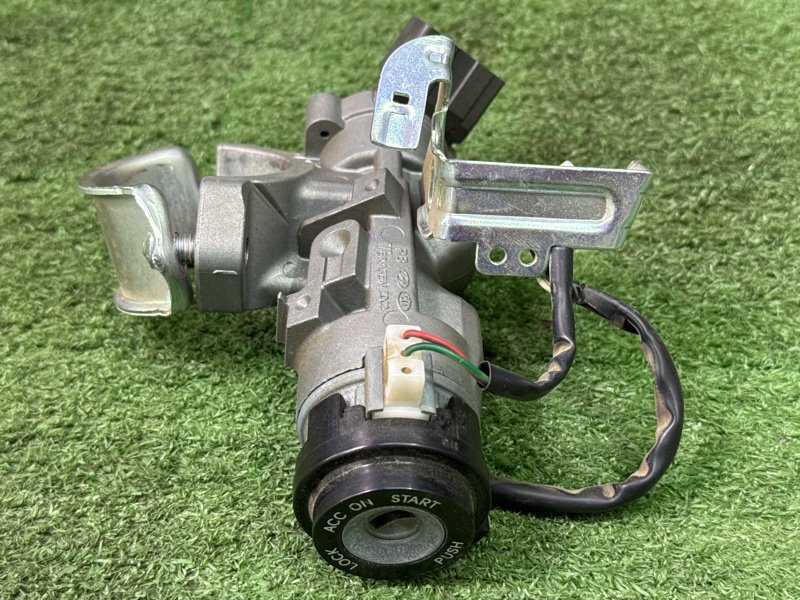 Замок зажигания, личинка двери и ключ Hyundai Solaris 1 2013 RB