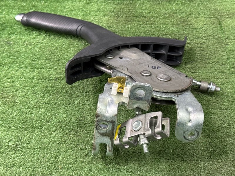 Рычаг стояночного тормоза (ручник) Hyundai Solaris 1 2013 RB