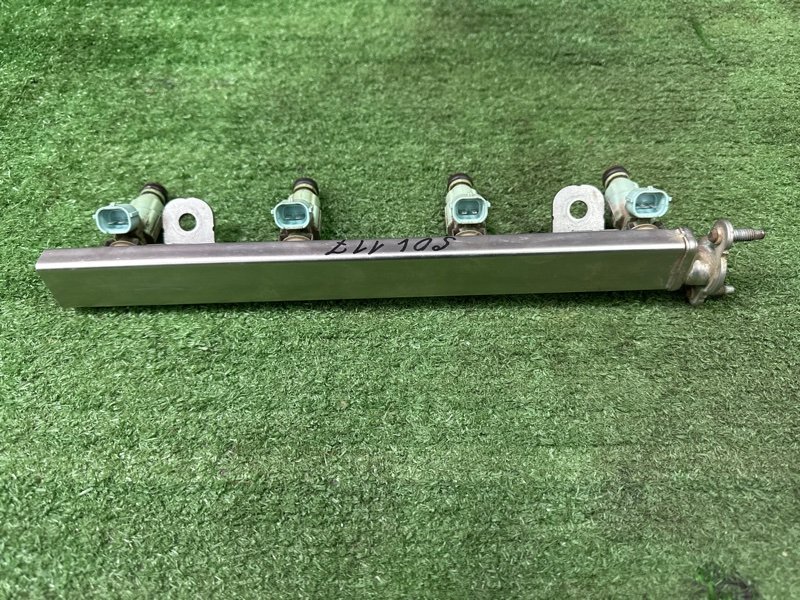 Топливная рейка с форсунками Hyundai Solaris 1 2013 RB