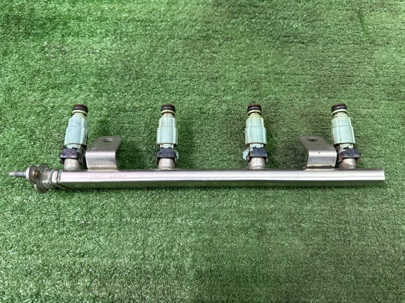 Топливная рейка с форсунками Hyundai Solaris 1 2013 RB