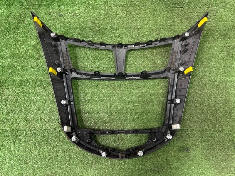 Рамка магнитолы Hyundai Solaris 1 2013 RB