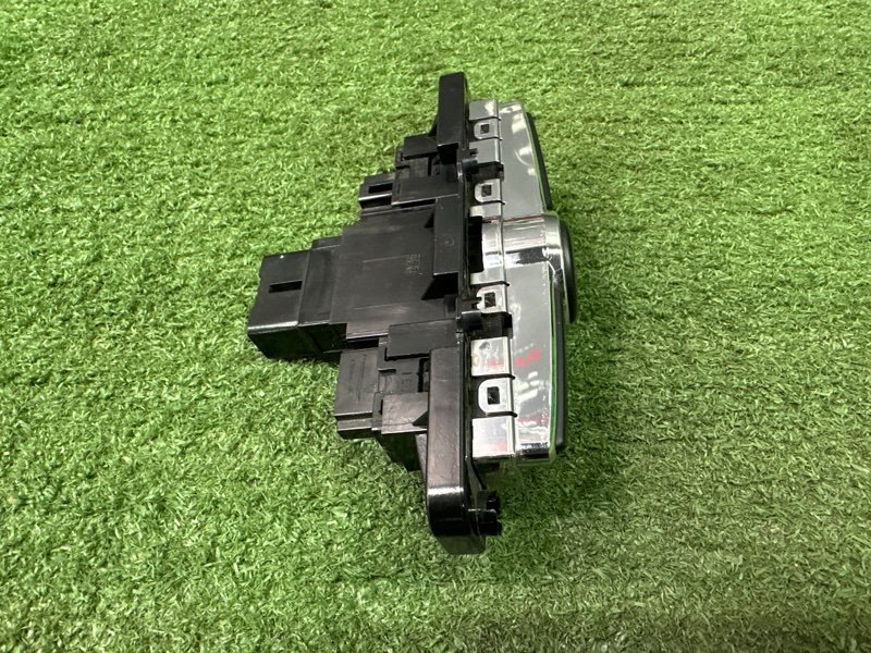 Кнопка аварийной сигнализации (аварийка) Hyundai Solaris 1 2013 RB