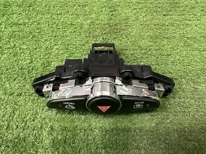 Кнопка аварийной сигнализации (аварийка) Hyundai Solaris 1 2013 RB