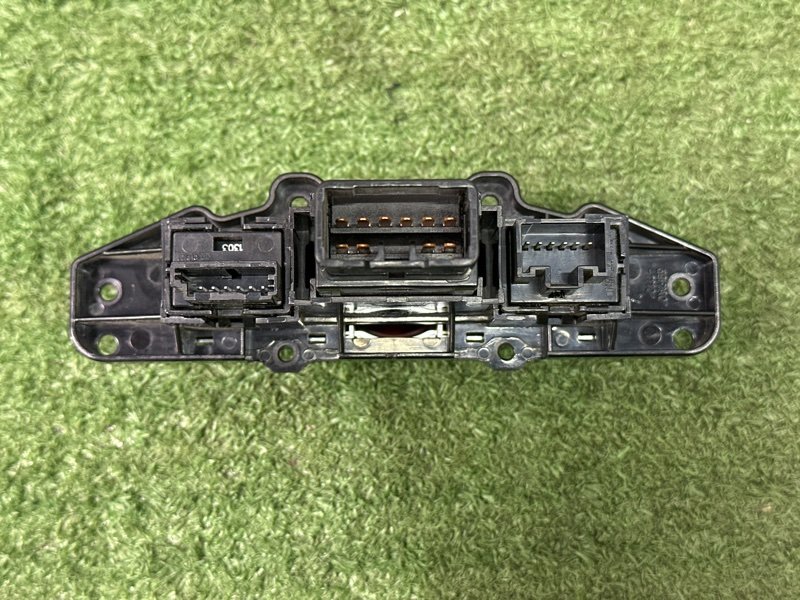 Кнопка аварийной сигнализации (аварийка) Hyundai Solaris 1 2013 RB