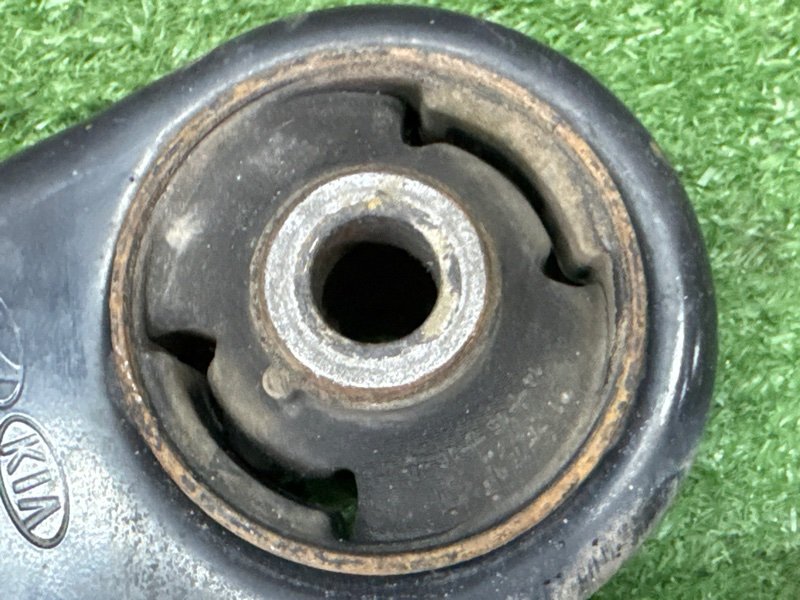 Рычаг подвески Hyundai Solaris 1 2013 RB