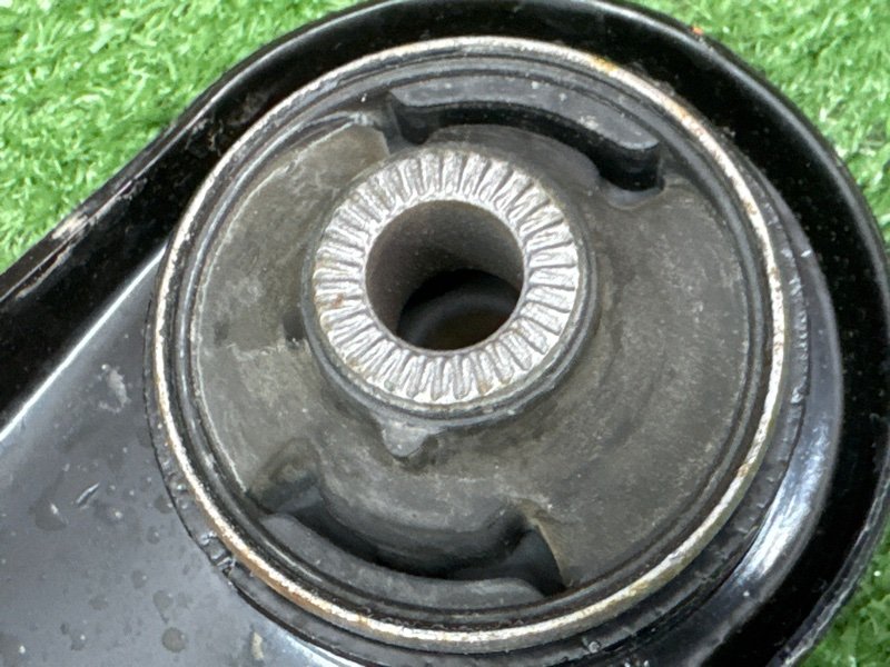 Рычаг подвески Hyundai Solaris 1 2013 RB