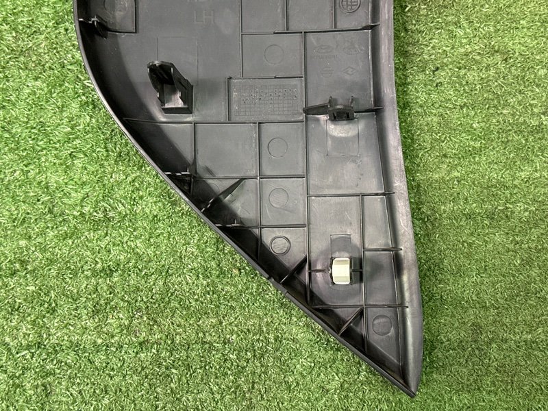 Накладка торпедо боковая Hyundai Solaris 1 2013 RB