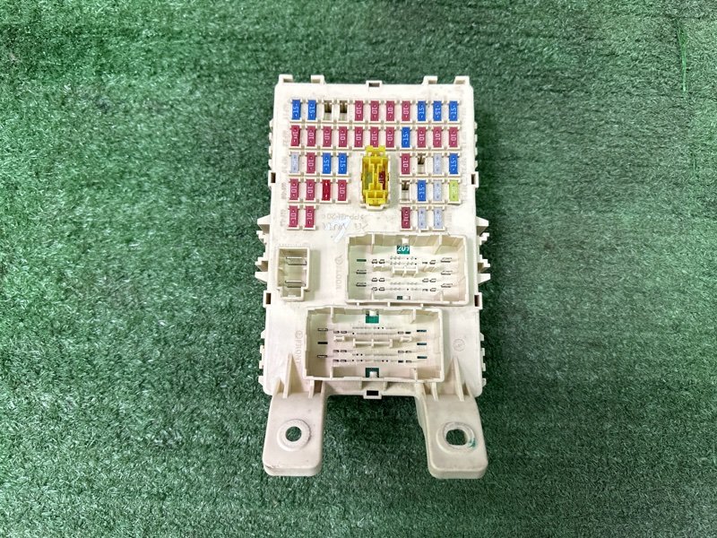 Блок предохранителей салонный Hyundai Solaris 1 2013 RB