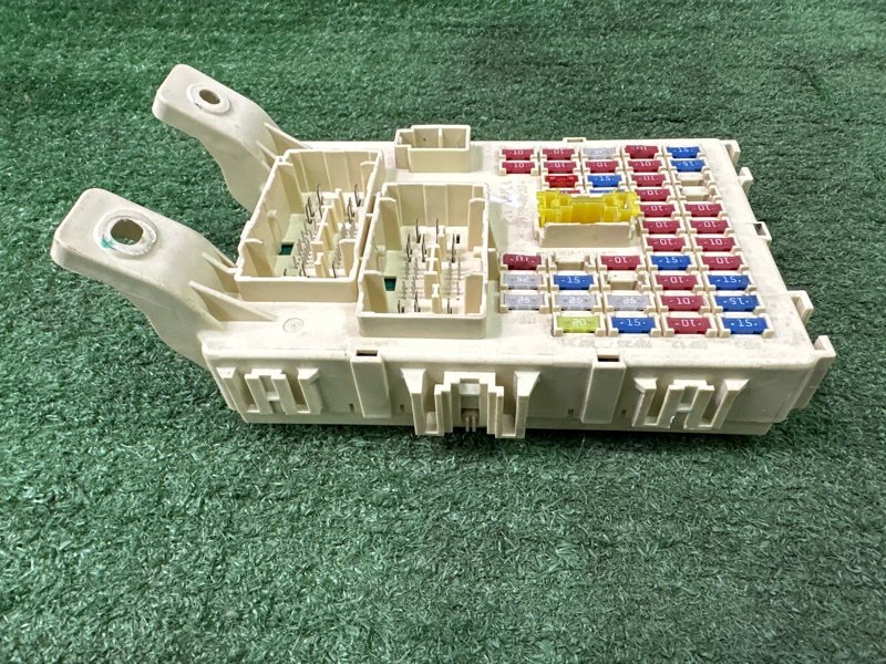 Блок предохранителей салонный Hyundai Solaris 1 2013 RB