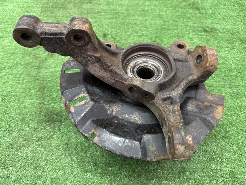 Кулак поворотный со ступицей Hyundai Solaris 1 2013 RB