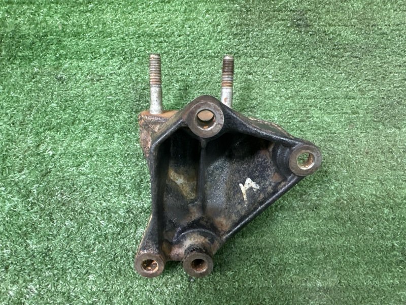 Кронштейн опоры двигателя Kia Rio 3 2014 QB