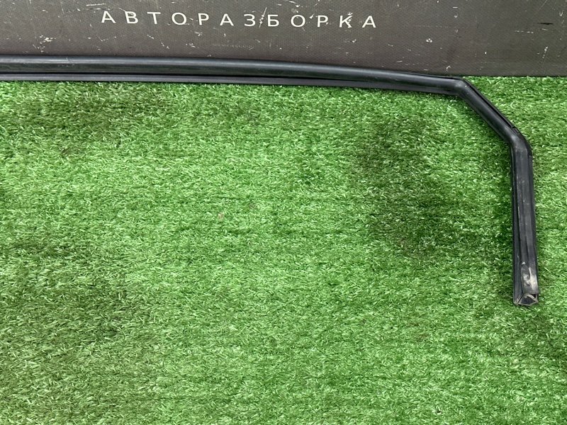 Уплотнитель стекла направляющий Kia Rio 3 2014 QB