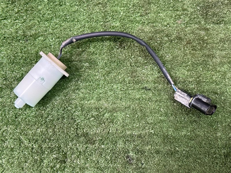 Датчик уровня бачка омывателя Hyundai Solaris 1 2013 RB