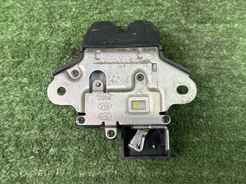 Замок багажника Hyundai Solaris 1 2013 RB