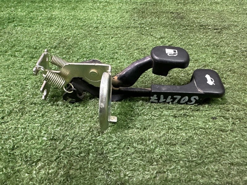 Ручка открывания бензобака и багажника Hyundai Solaris 1 2013 RB