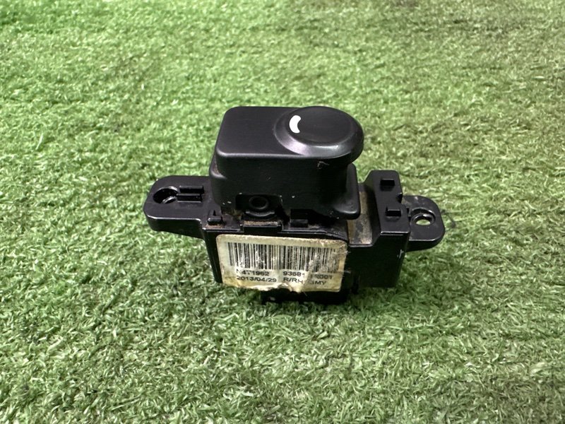 Кнопка стеклоподъемника Hyundai Solaris 1 2013 RB