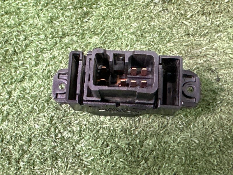 Кнопка стеклоподъемника Hyundai Solaris 1 2013 RB