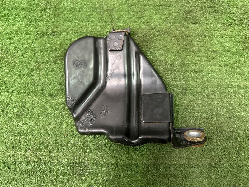 Защитный экран пыльника Шруса Hyundai Solaris 1 2013 RB