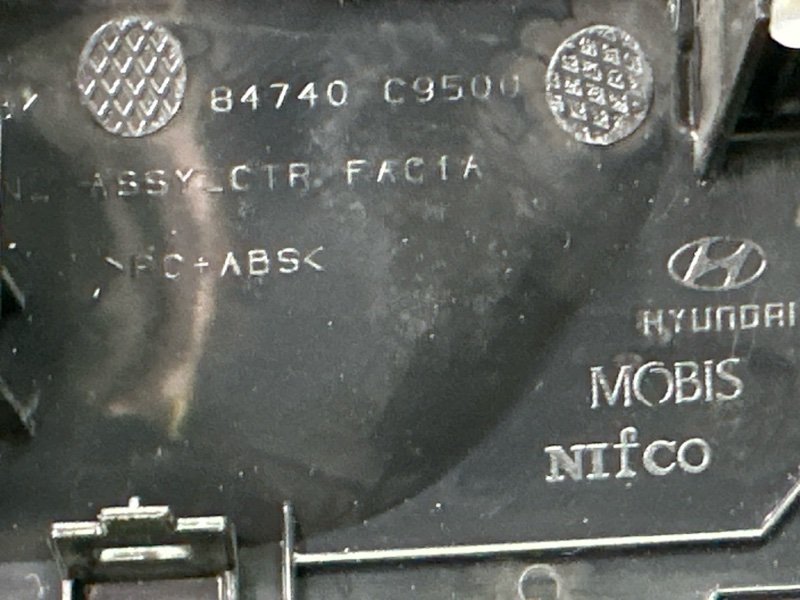 Рамка магнитолы с дефлекторами Hyundai Creta 2021 GS