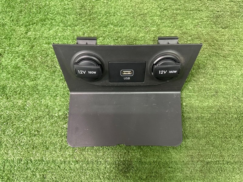 Блок USB с розетками Hyundai Creta 2021 GS