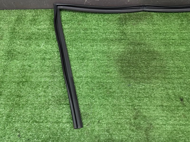 Уплотнитель стекла направляющий Hyundai Creta 2021 GS