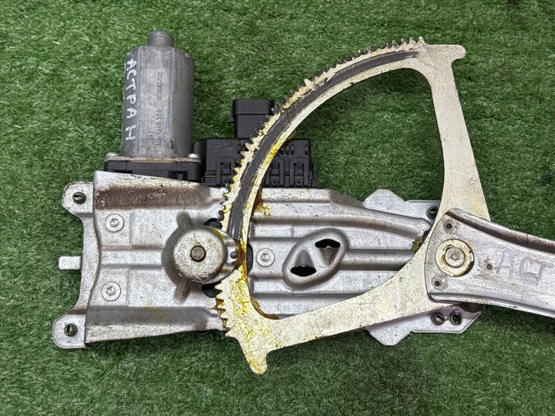 Механизм стеклоподъёмника с мотором Opel Astra H