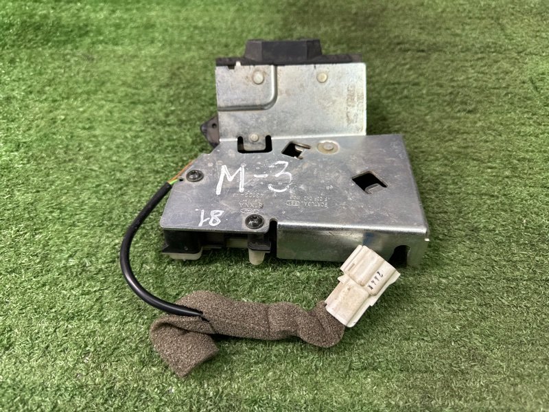 Замок крышки багажника Ford Mondeo 3