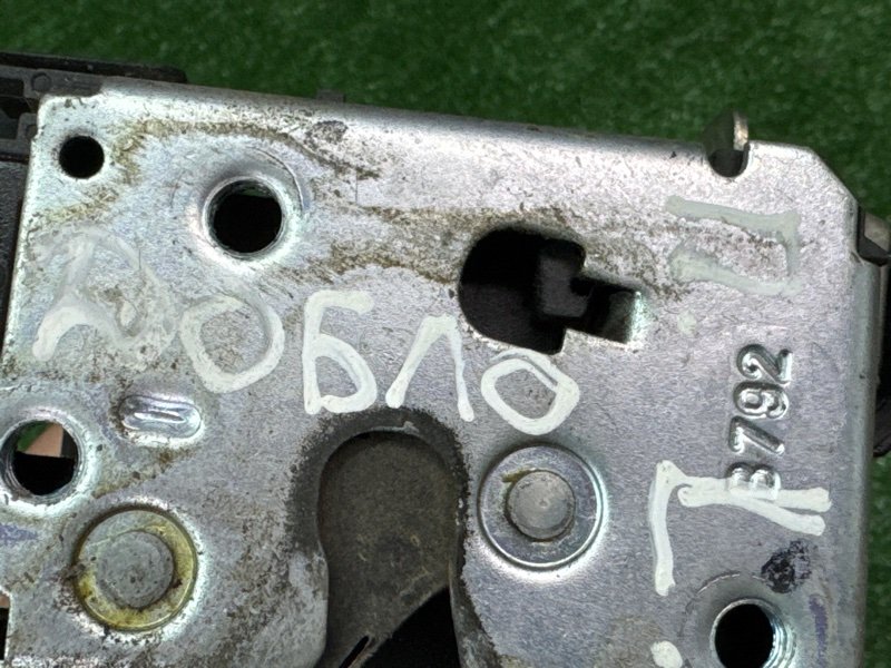 Замок двери Fiat Doblo