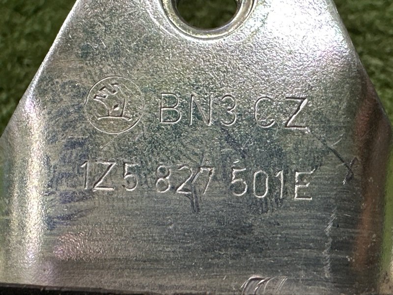 Замок крышки багажника Skoda Octavia A5