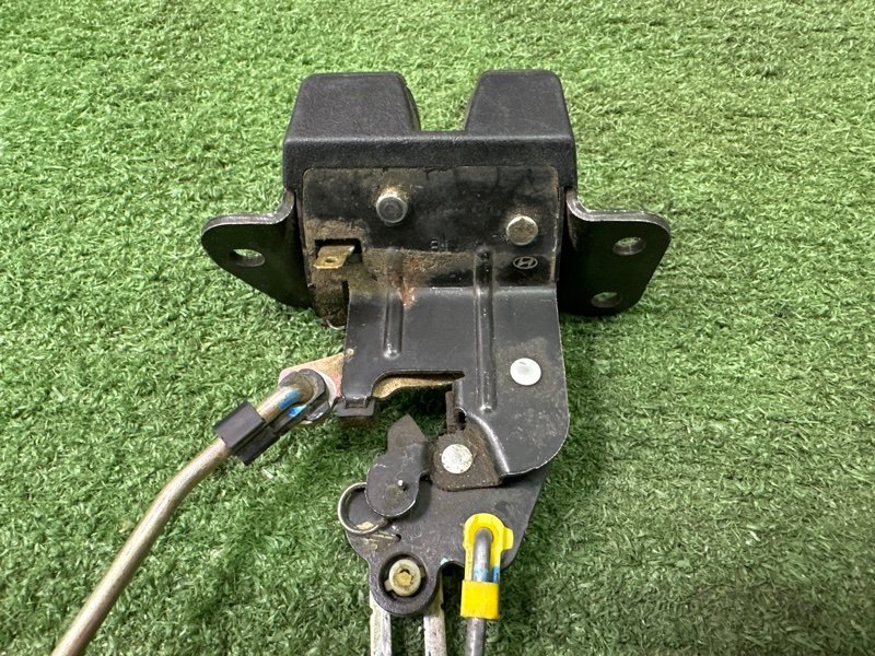 Замок крышки багажника Hyundai Getz