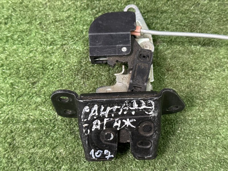 Замок крышки багажника Hyundai SantaFe 2